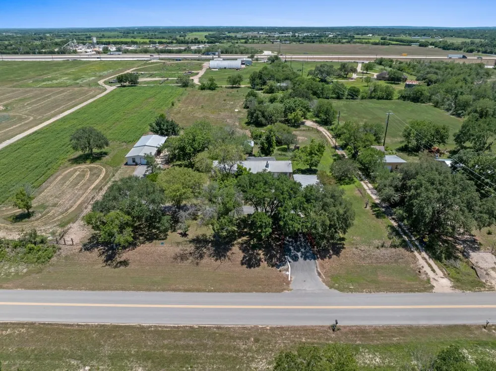 1961 Bolton Road Marion, TX 78124