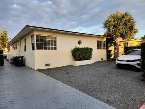 2145 Bay Dr #2