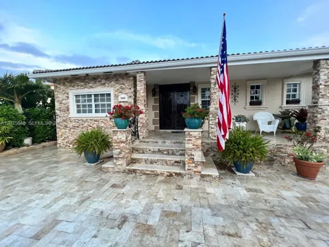 3889 NW 5th St