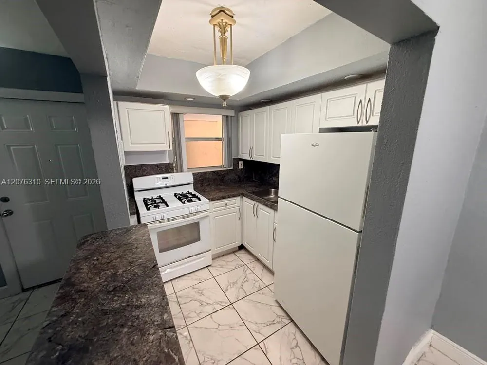 350 E 21st St #108 Hialeah, FL 33010