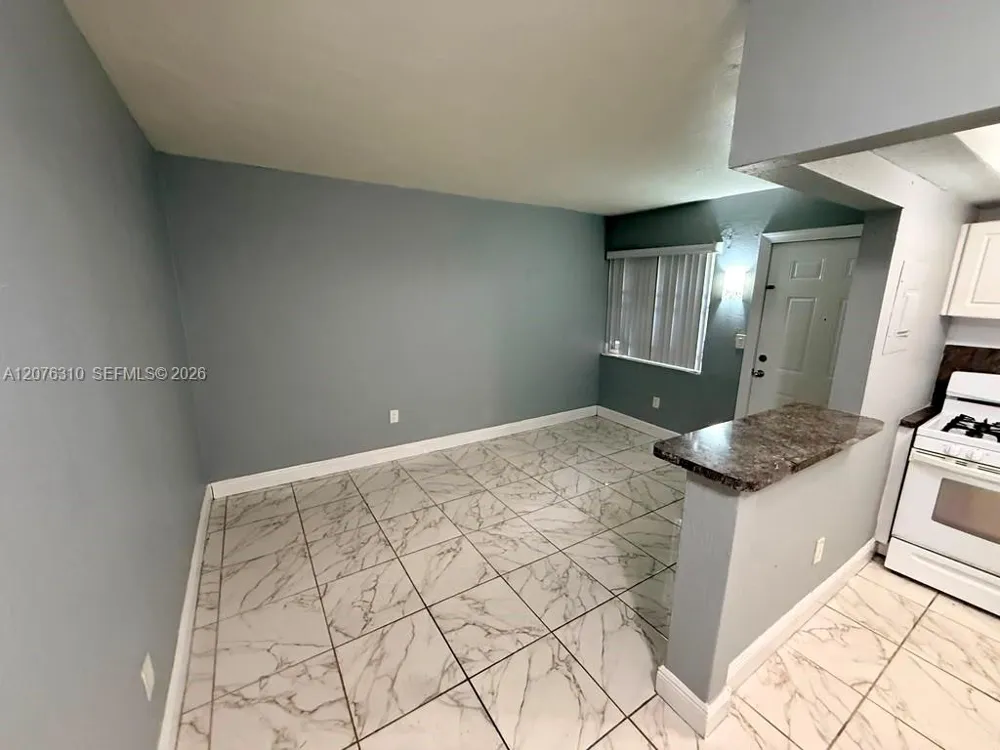 350 E 21st St #108 Hialeah, FL 33010