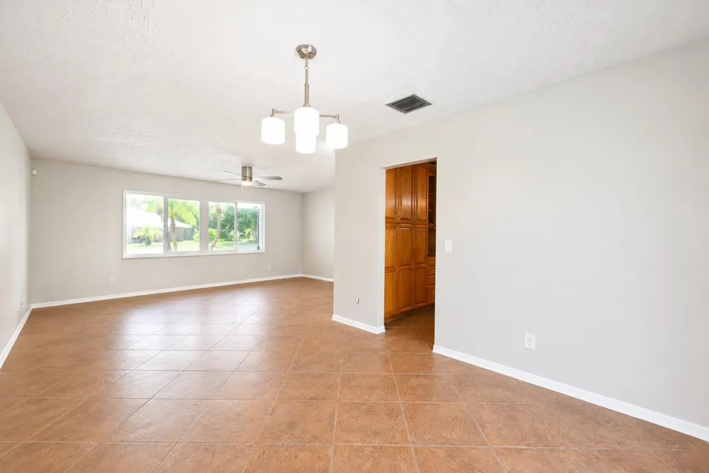 1091 SE Preston Lane Port St. Lucie, FL 34983