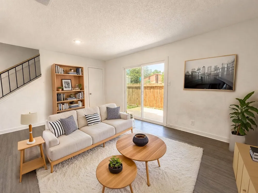 2301 Mission Hill Drive #101 Austin, TX 78741