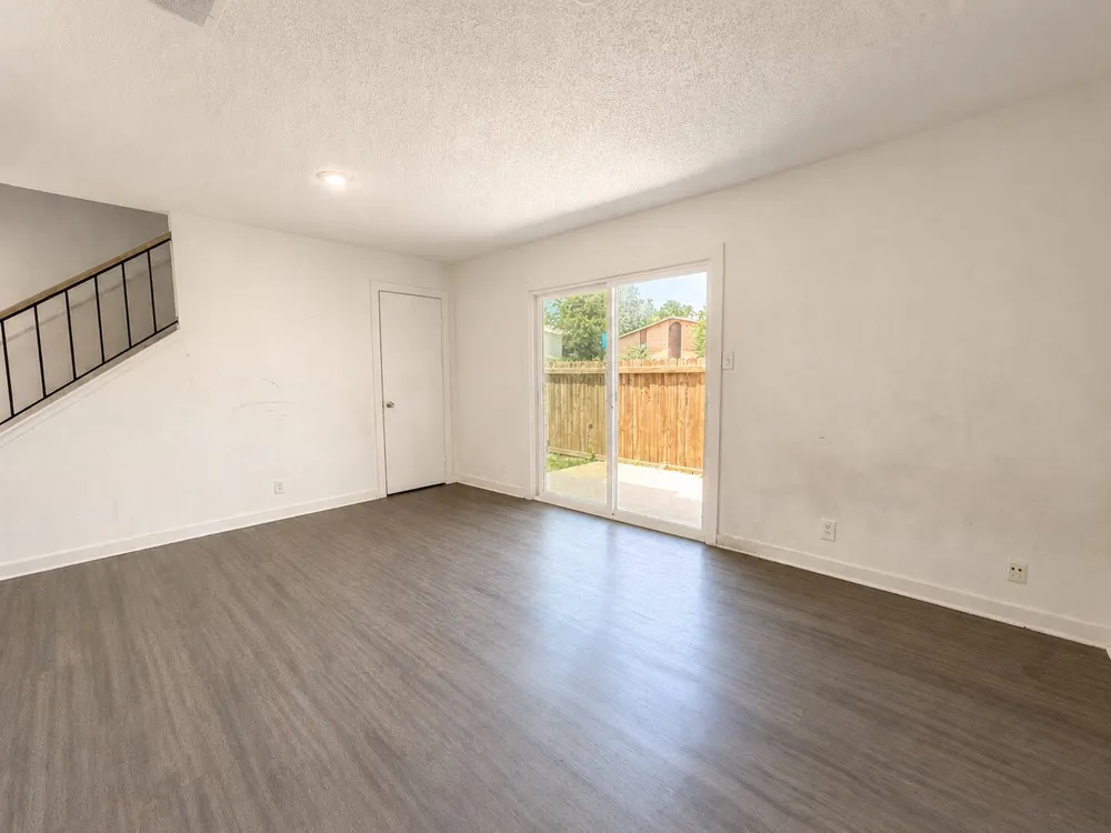 2301 Mission Hill Drive #101 Austin, TX 78741