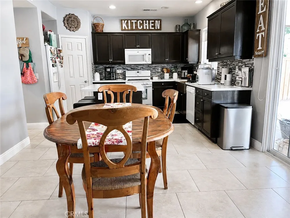 32635 Racquet Club Lake Elsinore, CA 92530