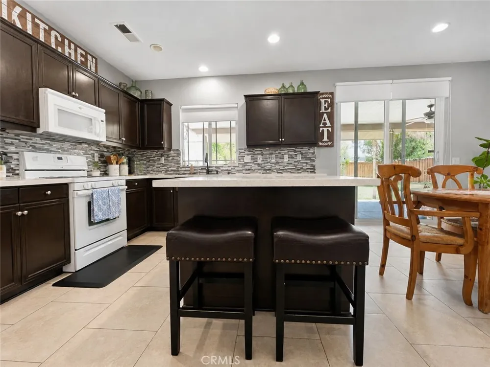 32635 Racquet Club Lake Elsinore, CA 92530