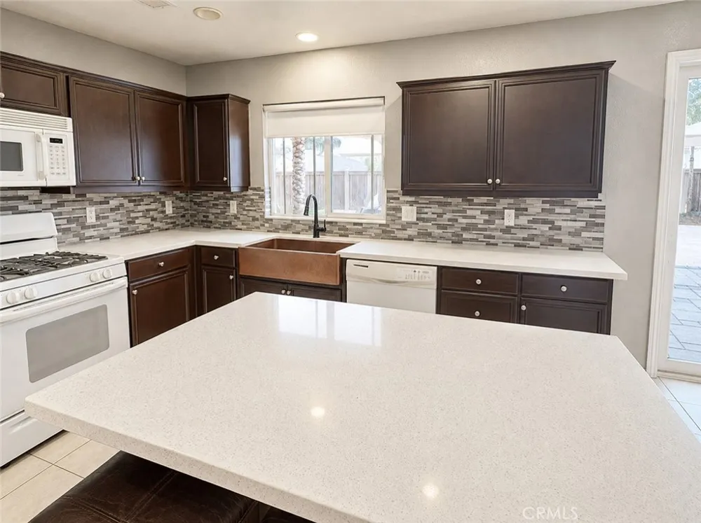 32635 Racquet Club Lake Elsinore, CA 92530