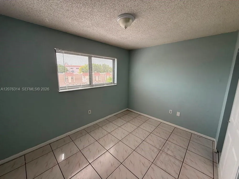 5 Olive Dr #13 Hialeah, FL 33010