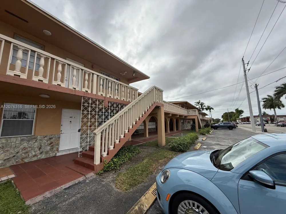 1154 W 35th St #223 Hialeah, FL 33012