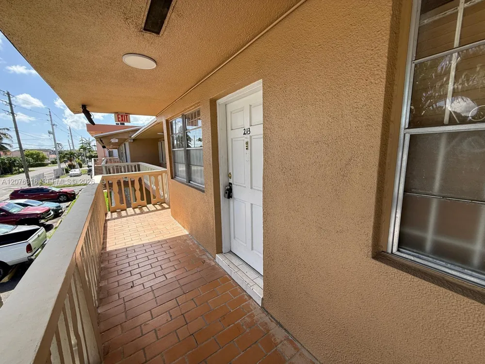 1154 W 35th St #223 Hialeah, FL 33012
