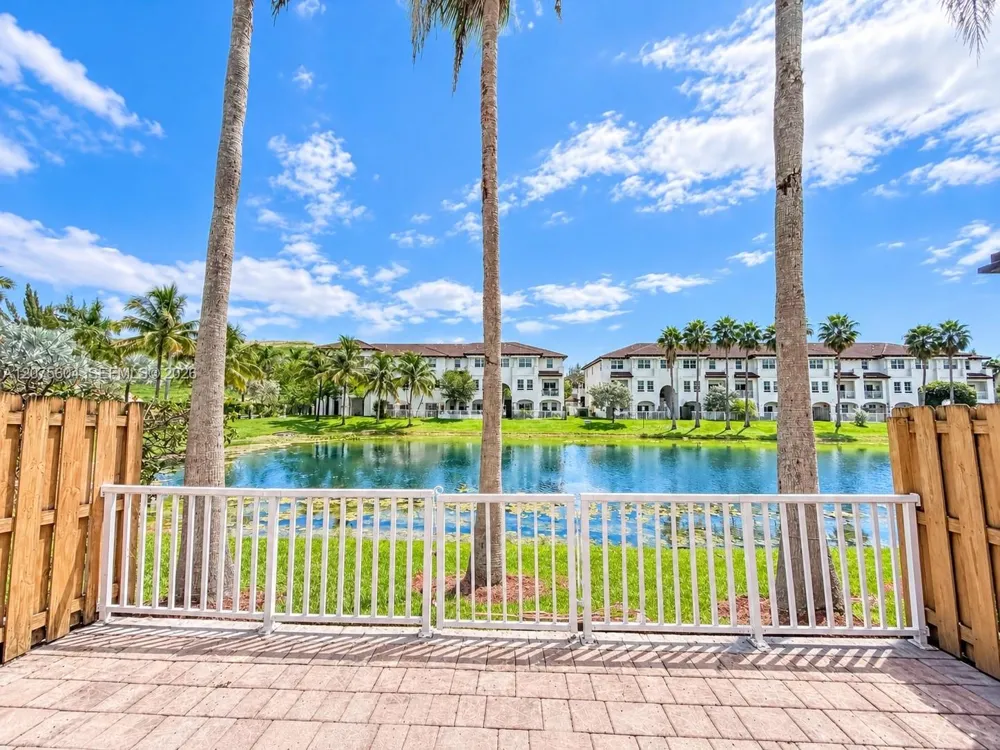 8945 NW 98th Ave Doral, FL 33178