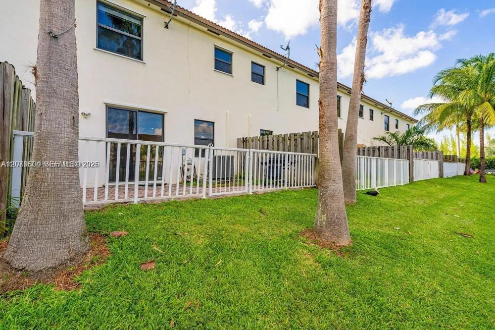 8945 NW 98th Ave Doral, FL 33178