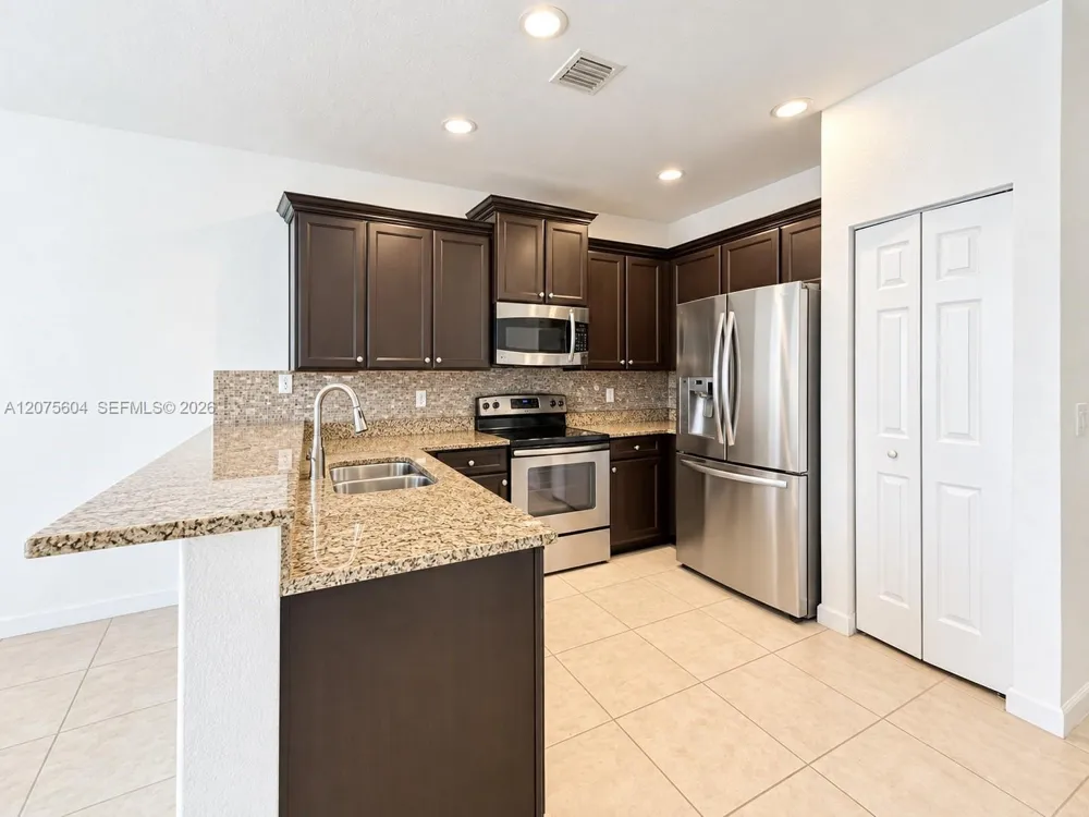 8945 NW 98th Ave Doral, FL 33178
