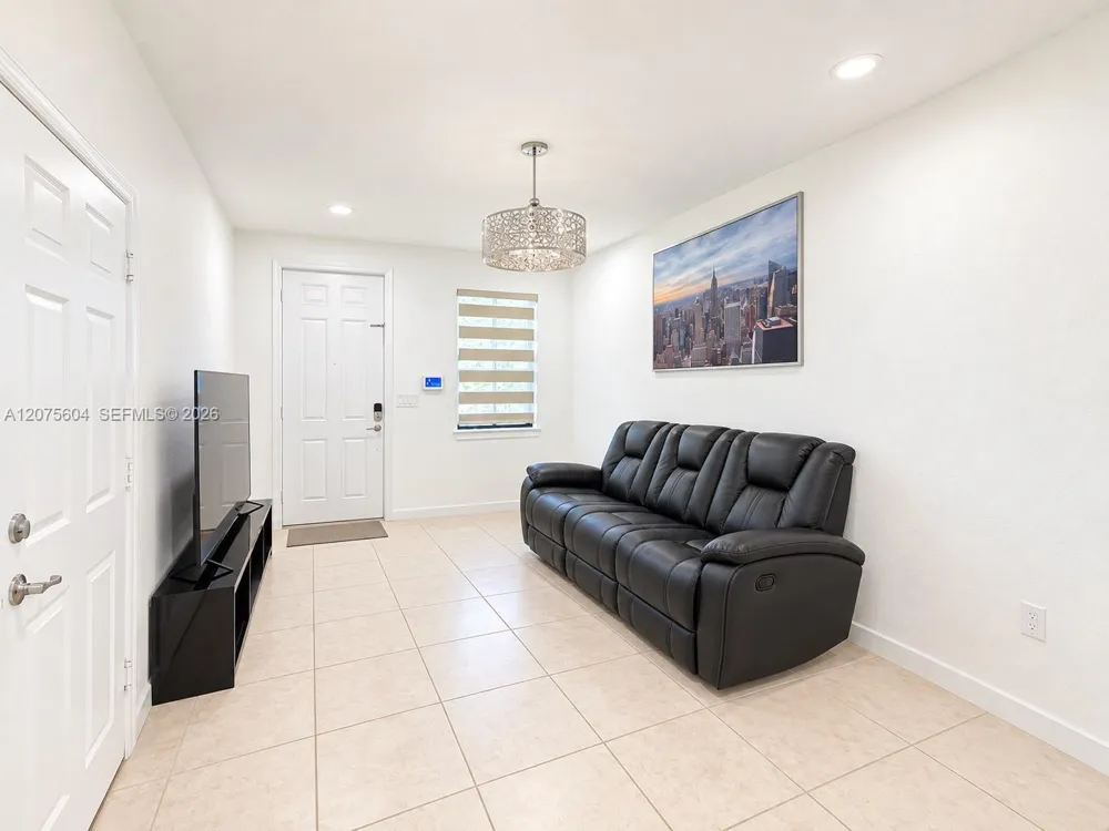 8945 NW 98th Ave Doral, FL 33178