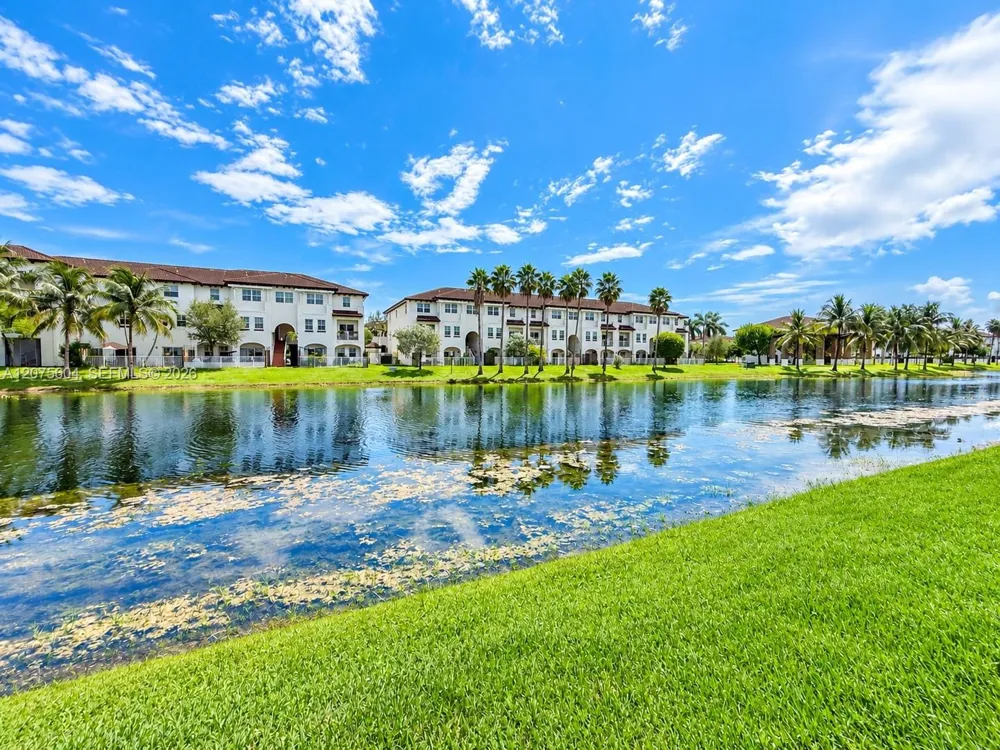 8945 NW 98th Ave Doral, FL 33178