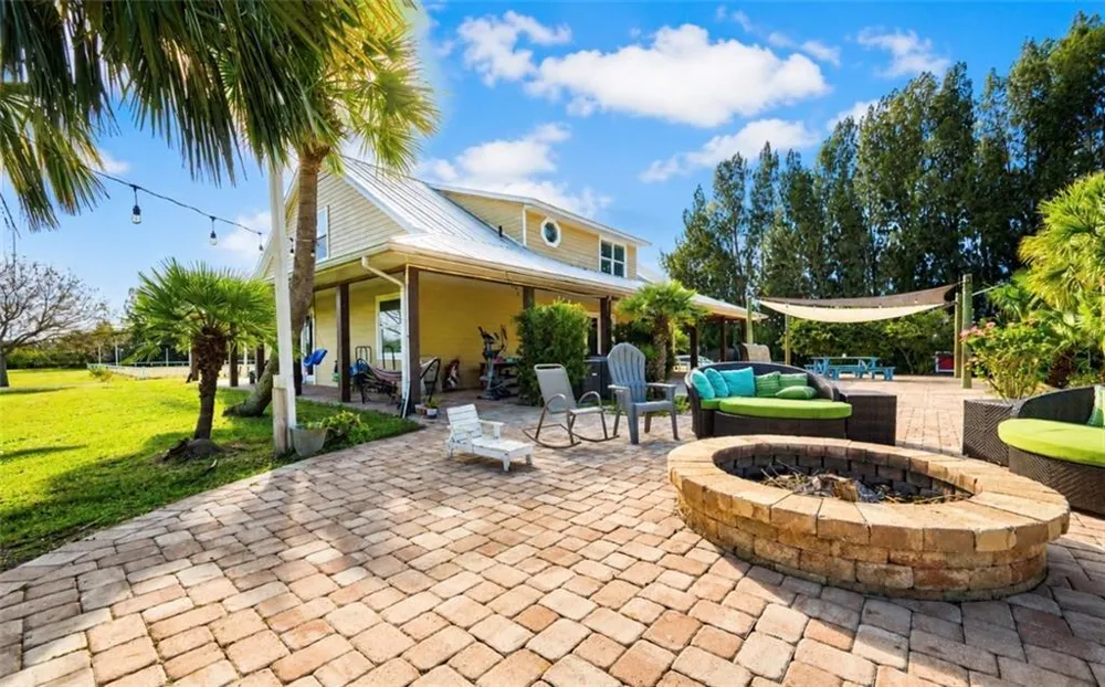 7267 61ST STREET Vero Beach, FL 32967