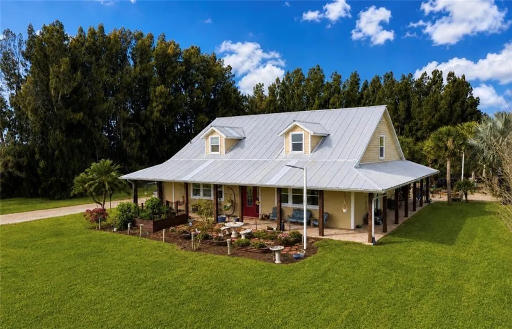 7267 61ST STREET Vero Beach, FL 32967