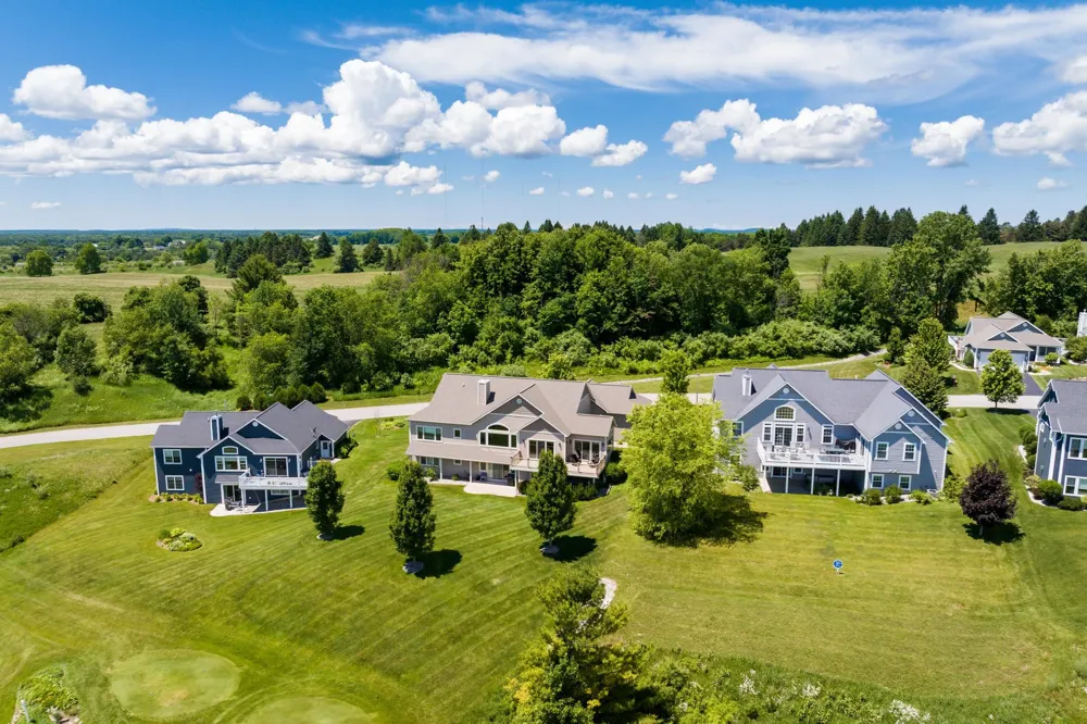 2536 W Crown Drive Garfield Charter Township, MI 49685