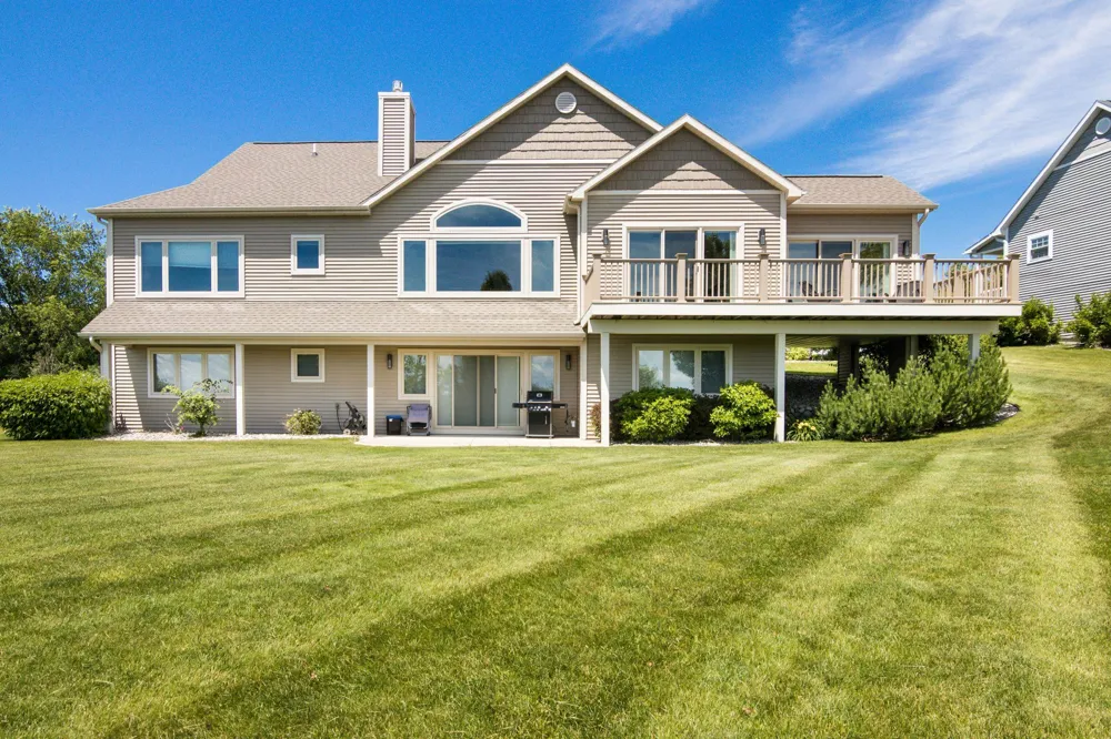 2536 W Crown Drive Garfield Charter Township, MI 49685