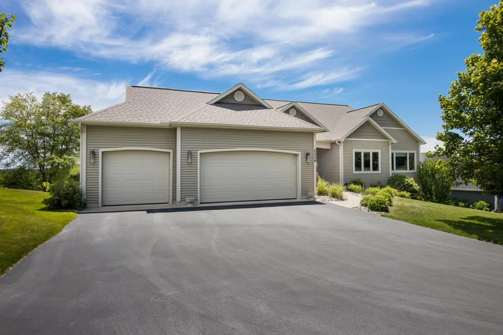 2536 W Crown Drive Garfield Charter Township, MI 49685