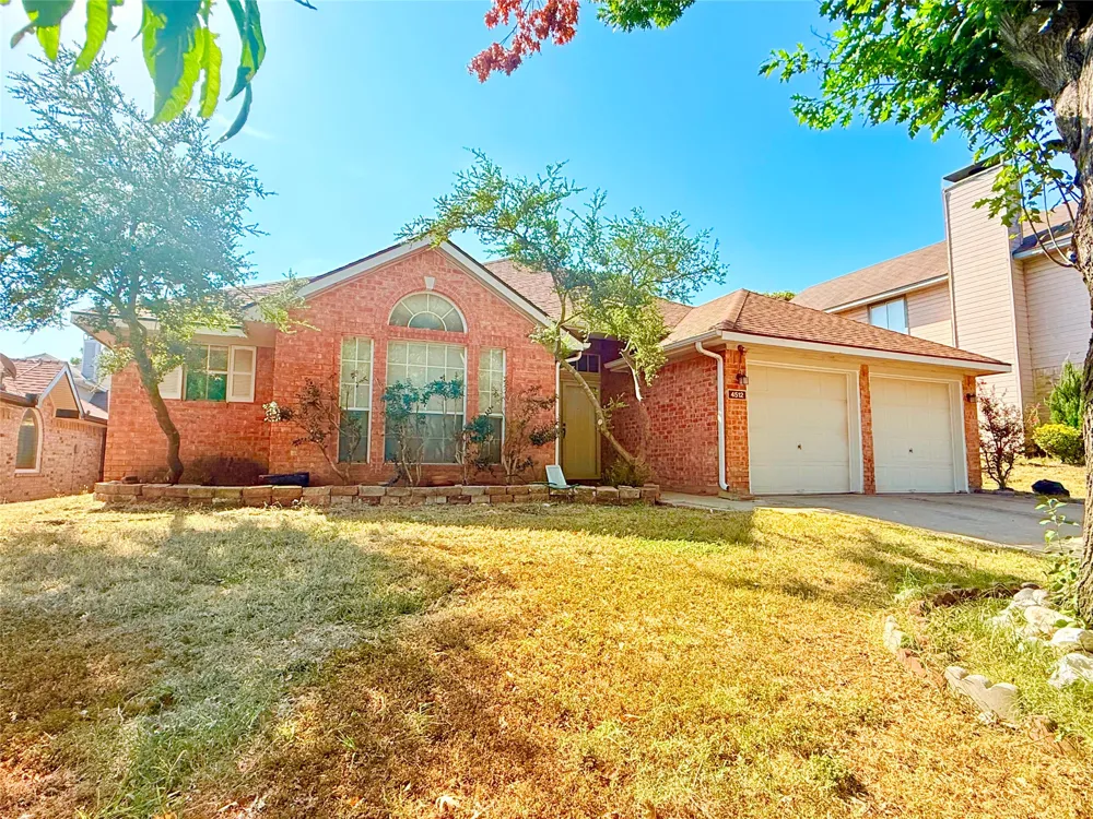 4512 Queenswood Drive Grand Prairie, TX 75052