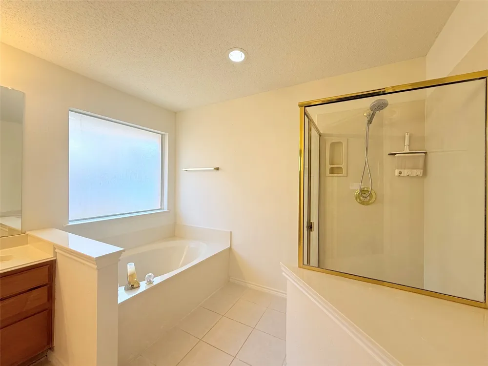 4512 Queenswood Drive Grand Prairie, TX 75052