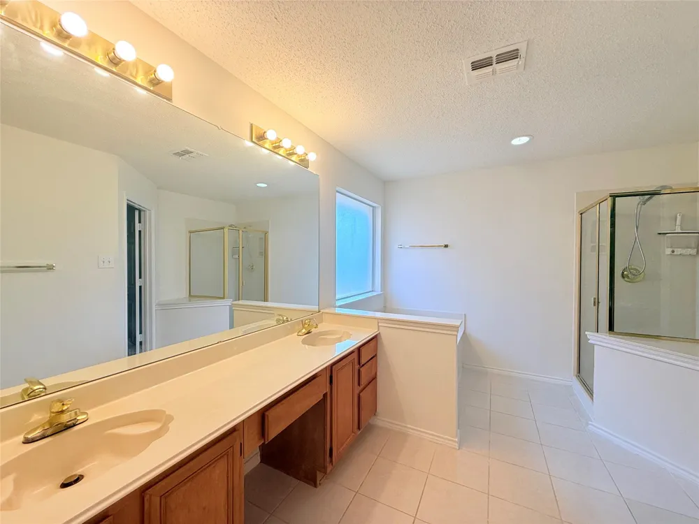 4512 Queenswood Drive Grand Prairie, TX 75052
