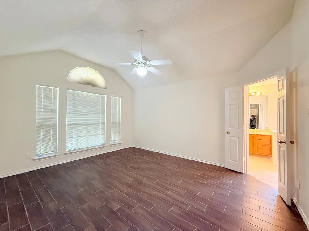 4512 Queenswood Drive Grand Prairie, TX 75052
