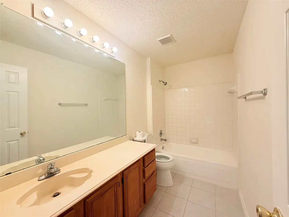 4512 Queenswood Drive Grand Prairie, TX 75052