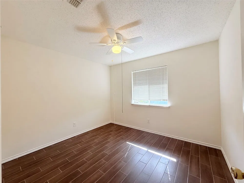 4512 Queenswood Drive Grand Prairie, TX 75052