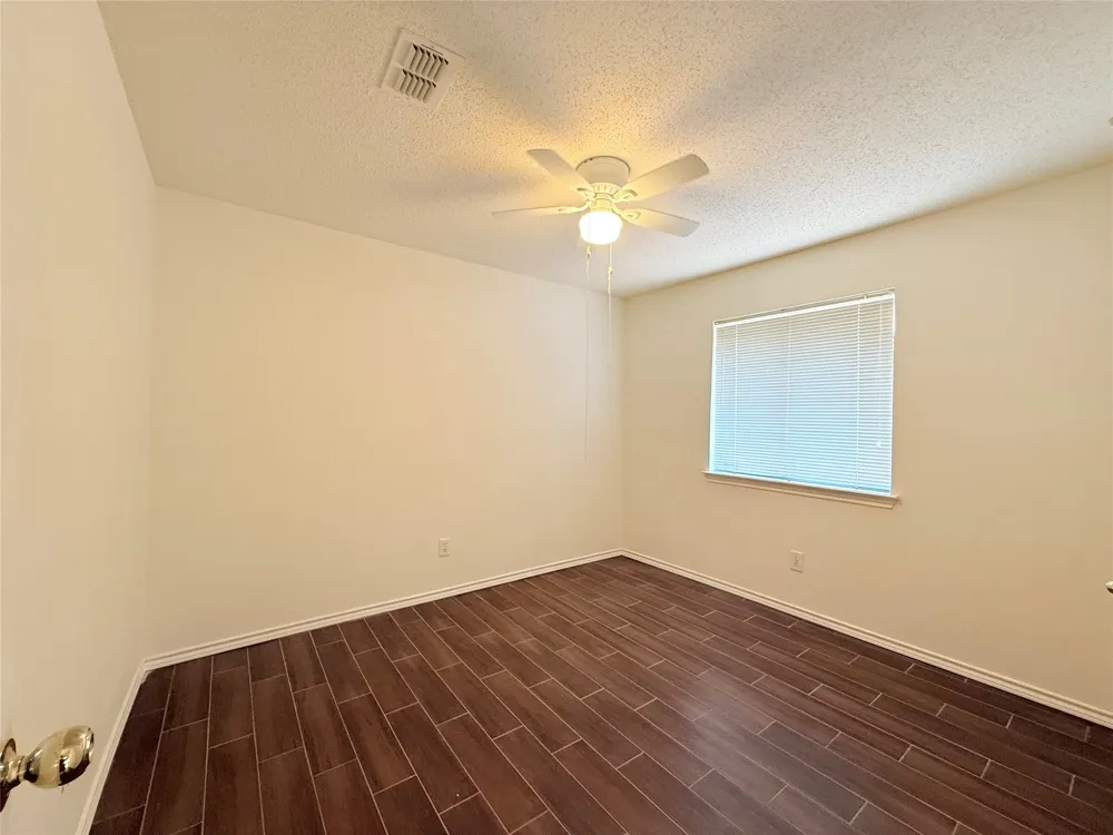 4512 Queenswood Drive Grand Prairie, TX 75052
