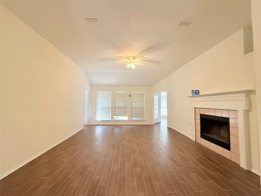 4512 Queenswood Drive Grand Prairie, TX 75052