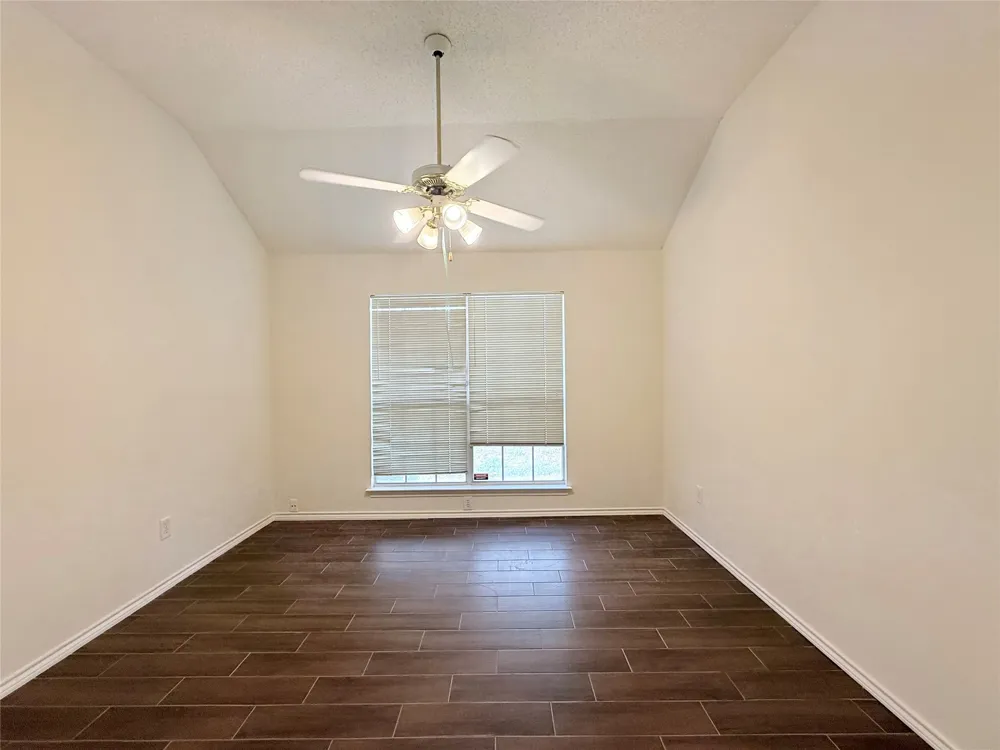 4512 Queenswood Drive Grand Prairie, TX 75052