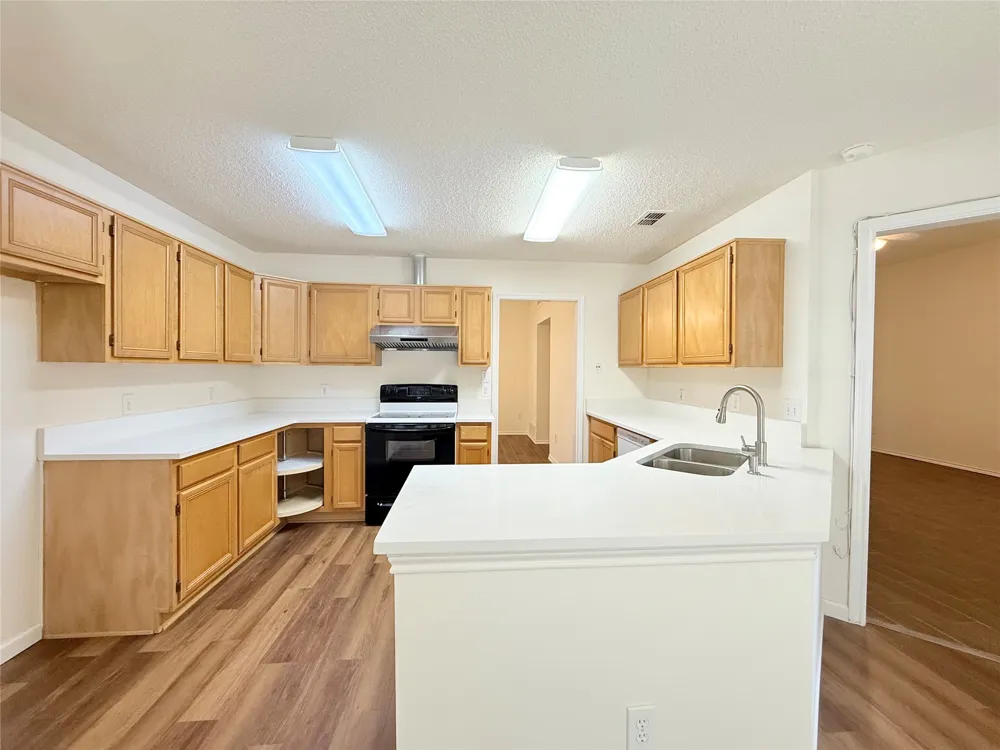 4512 Queenswood Drive Grand Prairie, TX 75052