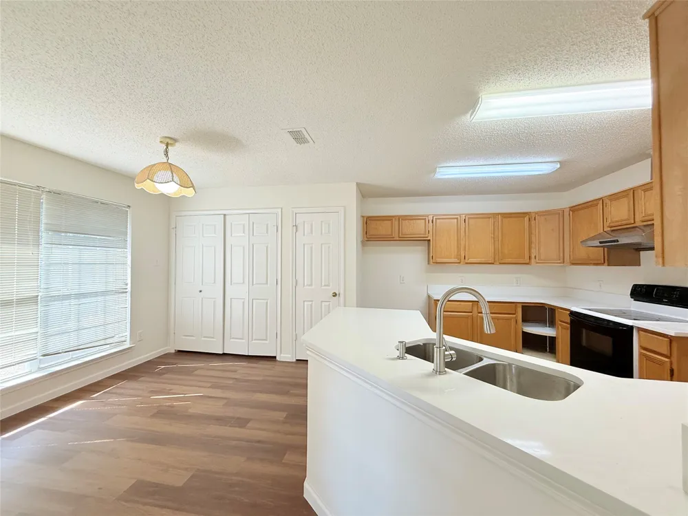 4512 Queenswood Drive Grand Prairie, TX 75052