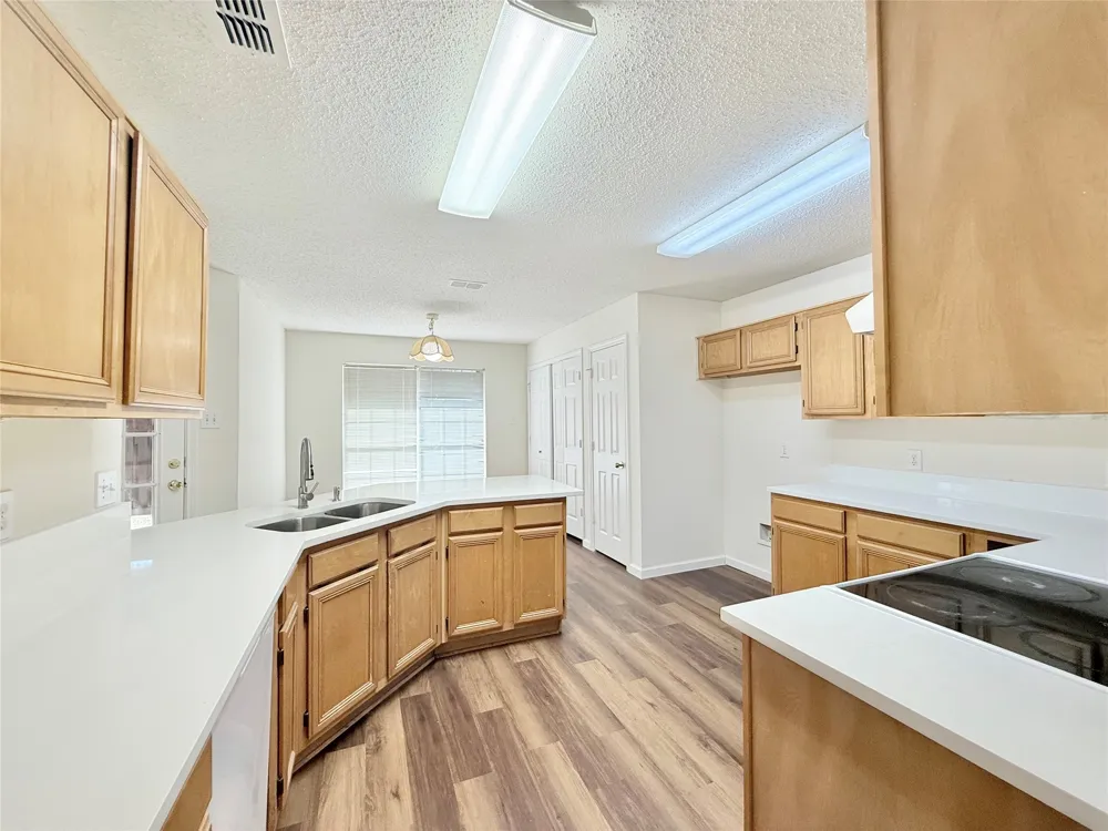 4512 Queenswood Drive Grand Prairie, TX 75052