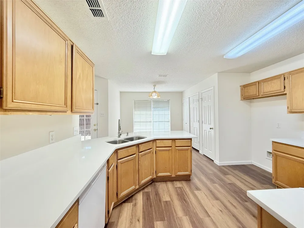 4512 Queenswood Drive Grand Prairie, TX 75052
