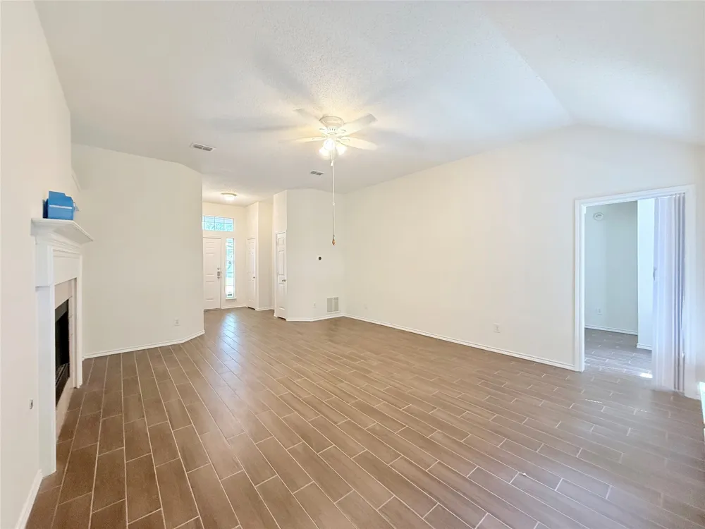 4512 Queenswood Drive Grand Prairie, TX 75052