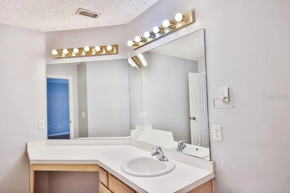 1098 SUGARBERRY TRAIL Oviedo, FL 32765