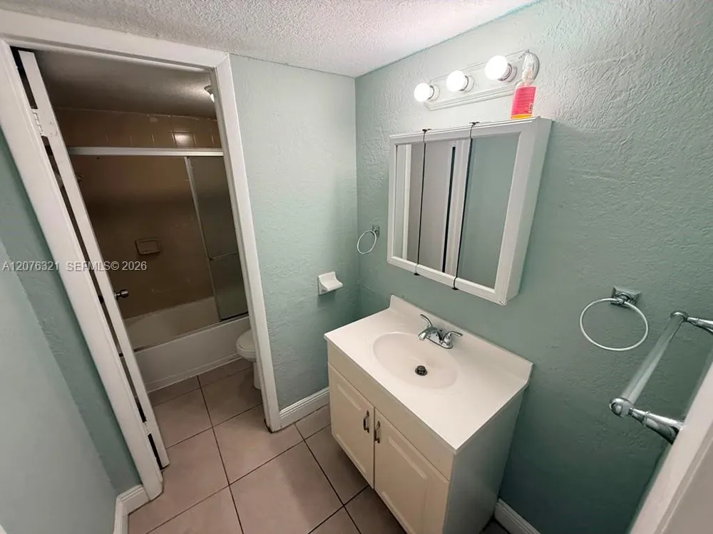 6950 W 6th Ave #225 Hialeah, FL 33014