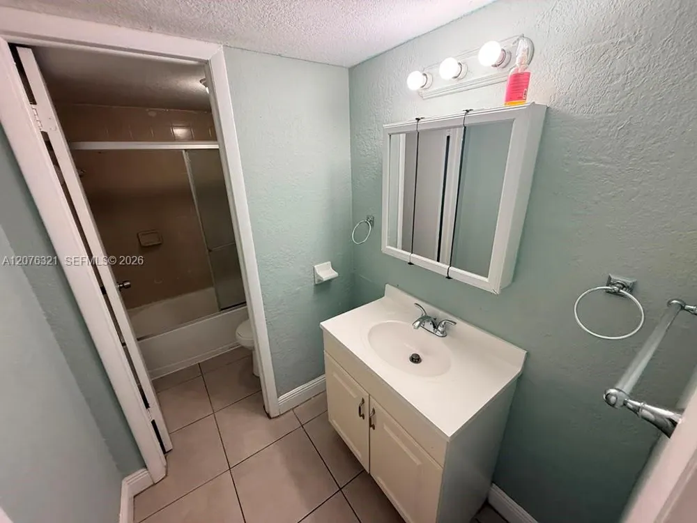 6950 W 6th Ave #225 Hialeah, FL 33014