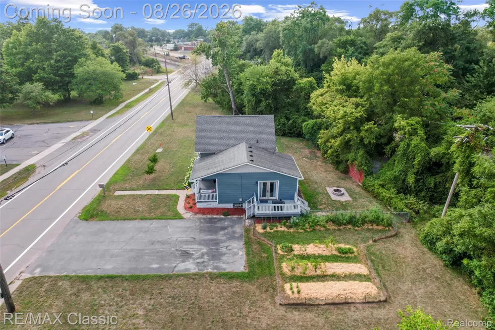 505 E Columbia Belleville City, MI 48111