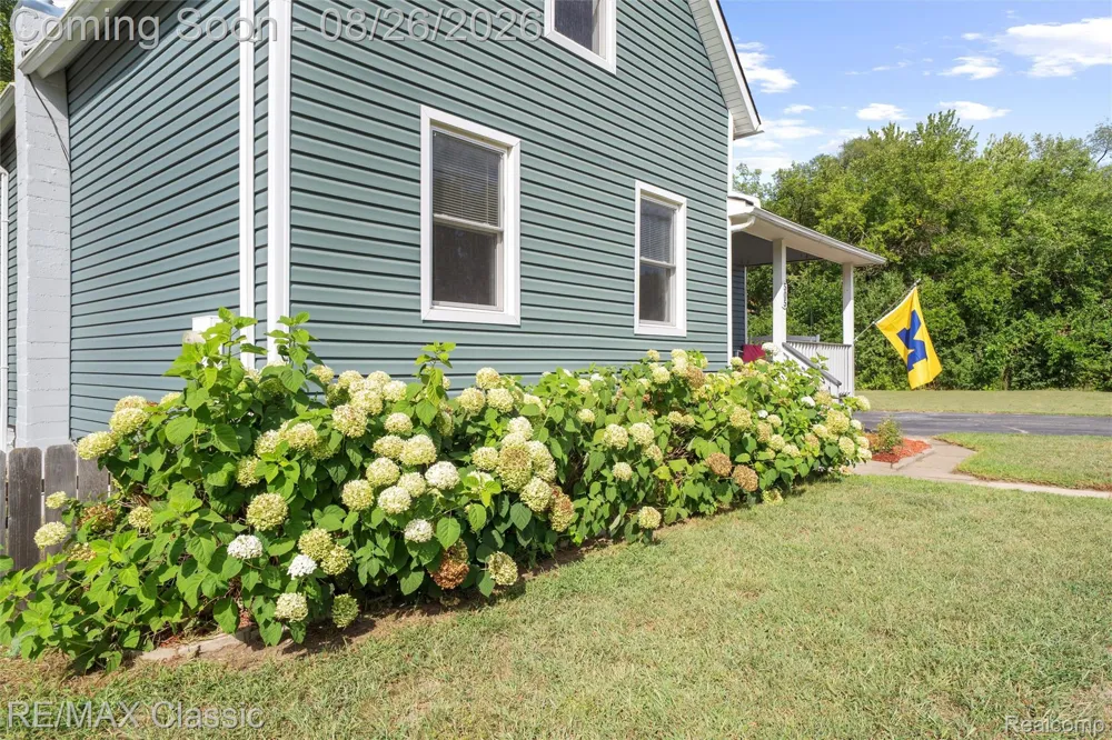 505 E Columbia Belleville City, MI 48111