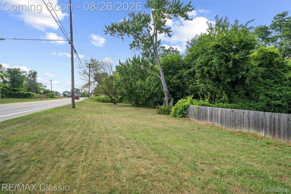 505 E Columbia Belleville City, MI 48111