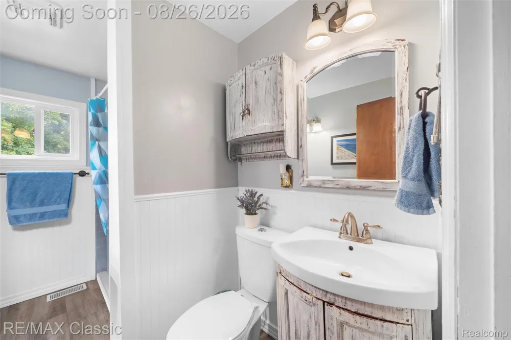 505 E Columbia Belleville City, MI 48111