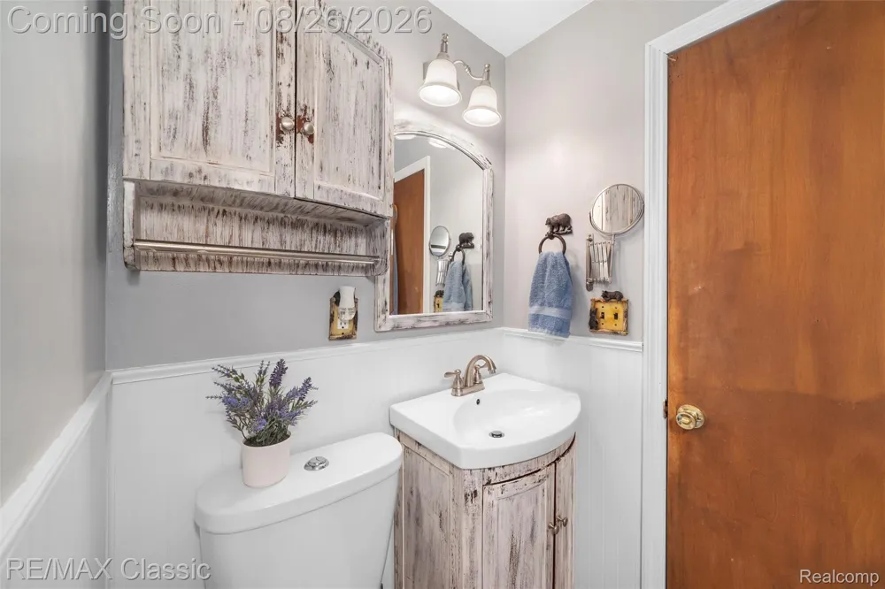 505 E Columbia Belleville City, MI 48111