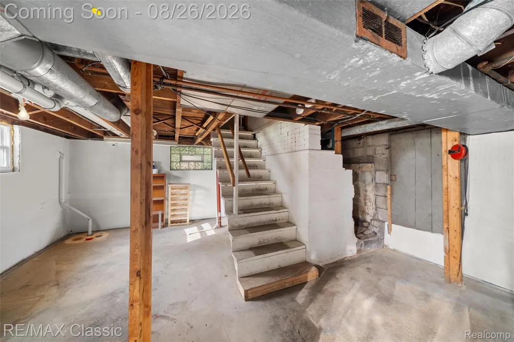 505 E Columbia Belleville City, MI 48111