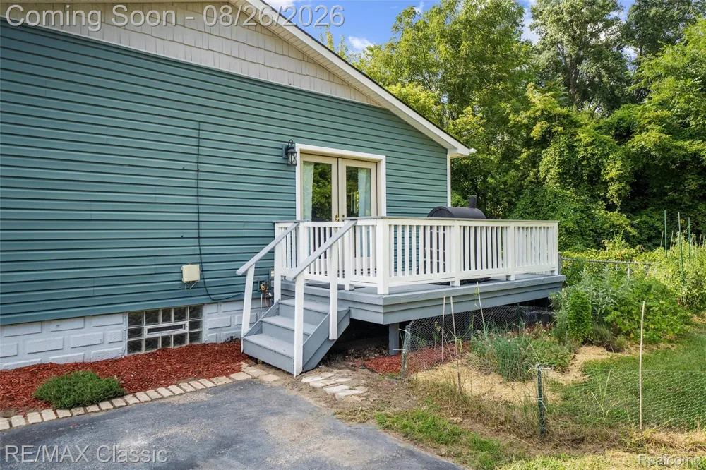 505 E Columbia Belleville City, MI 48111