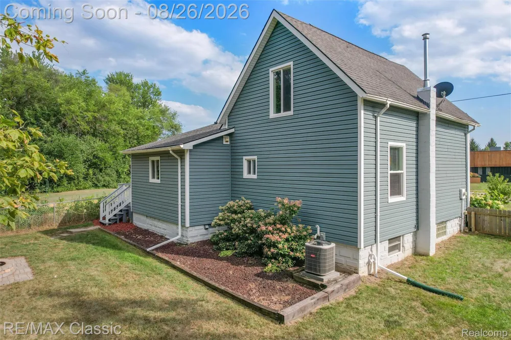 505 E Columbia Belleville City, MI 48111