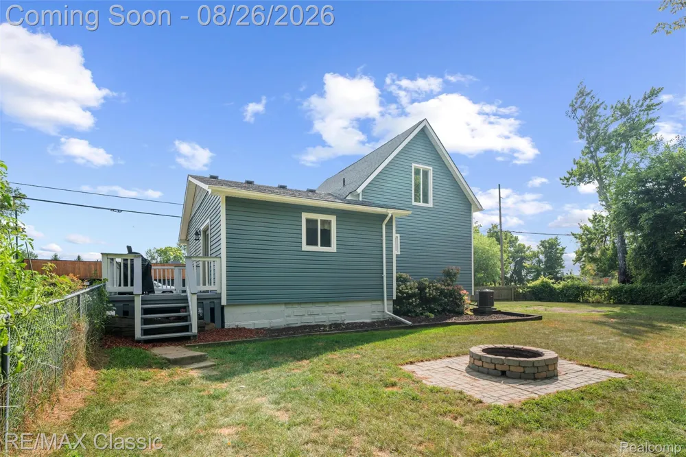 505 E Columbia Belleville City, MI 48111